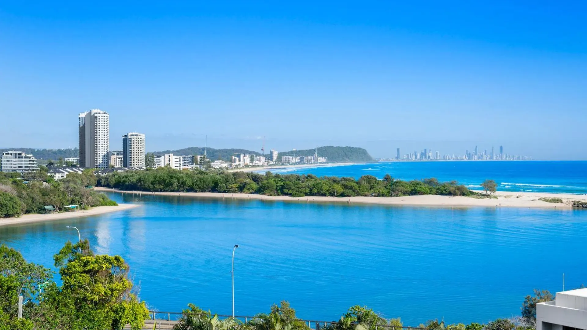 **** Apartahotel Little Cove Currumbin Gold Coast Australia