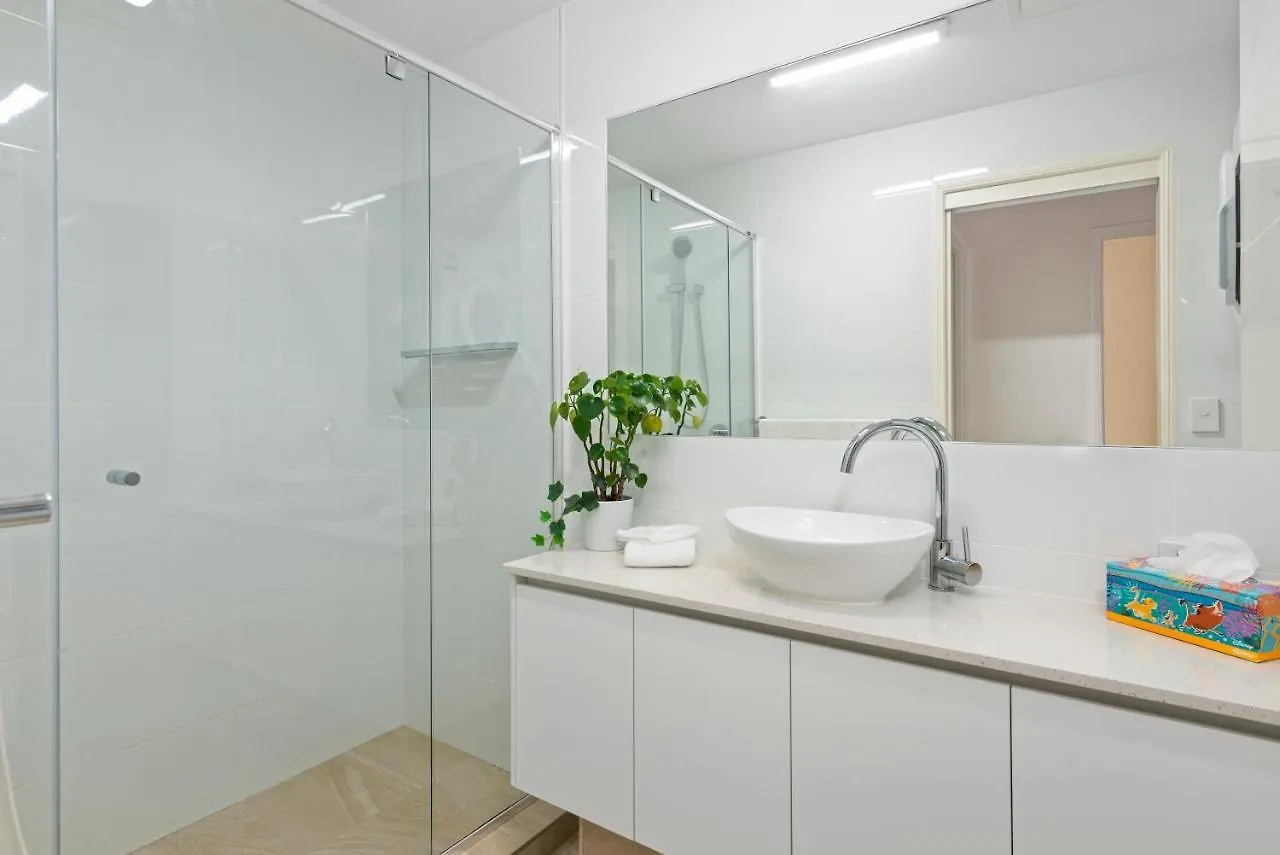 **** Aparthotel Little Cove Currumbin Gold Coast Australia